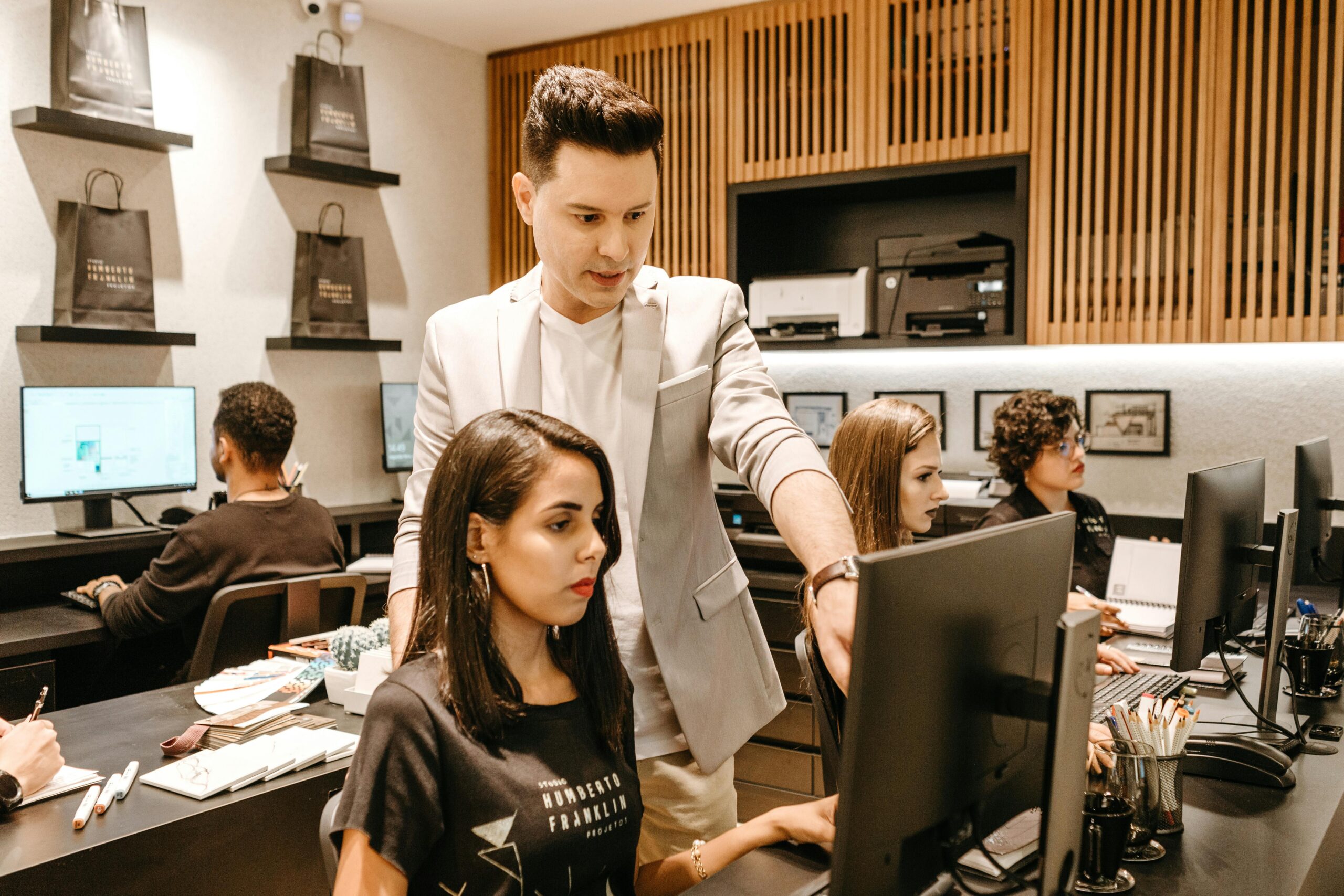Visual pipeline management for immigration consultants